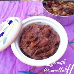 A picture of Dates and Tamarind Chutney.