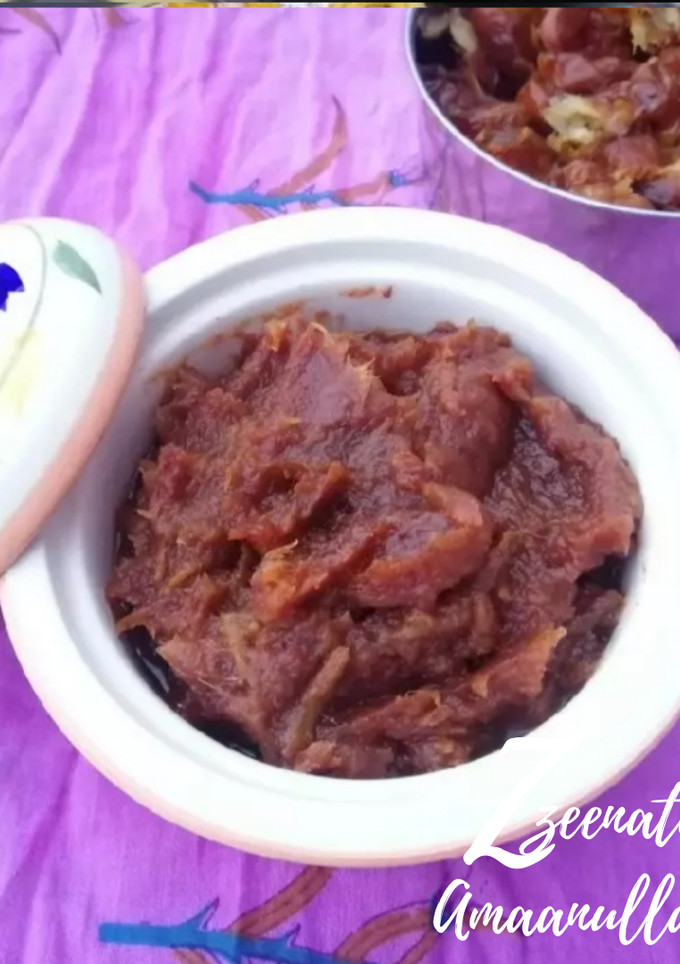 A picture of Dates and Tamarind Chutney.