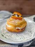 Zeppole fritte con ricotta gocce di cioccolato e arancia candita