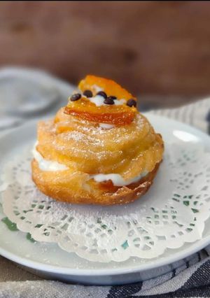 Foto di Zeppole fritte con ricotta gocce di cioccolato e arancia candita