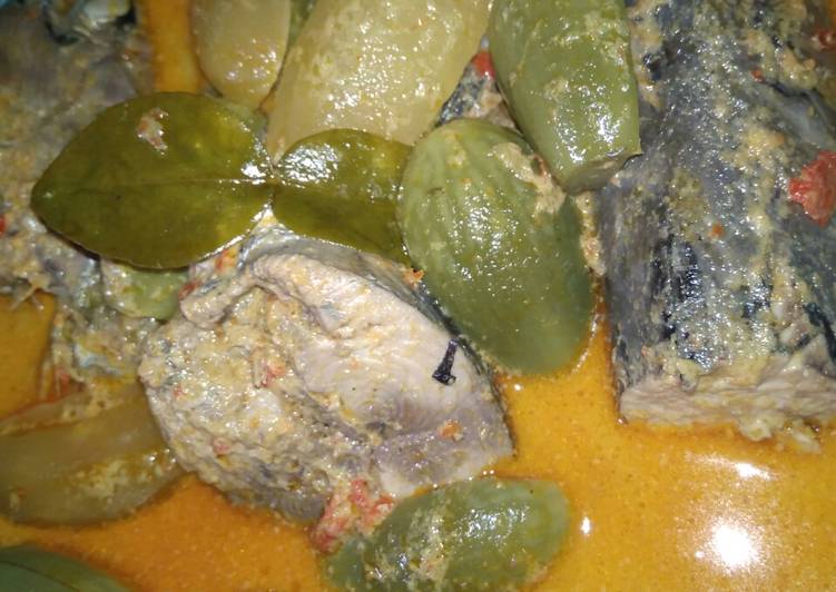 Resep masakan Gulai Ikan Tongkol terong ijo | Langkah Membuat Gulai Ikan Tongkol terong ijo Yang Enak Banget