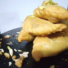 A picture of Khoya Gujiya.