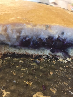Una foto de Kuchen de arándanos y crema casera