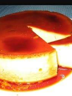 Una foto de Flan de quesonesecitas y guayaba