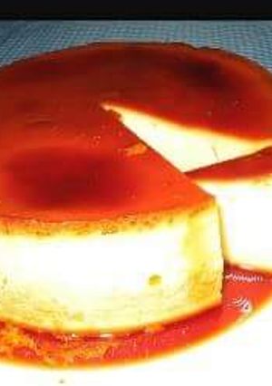 Una foto de Flan de quesonesecitas y guayaba
