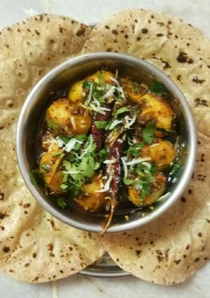 લસણિયા બટાકા નું શાક (Lasaniya Bataka Shak Recipe In Gujarati) રેસીપી મુખ્ય ફોટો