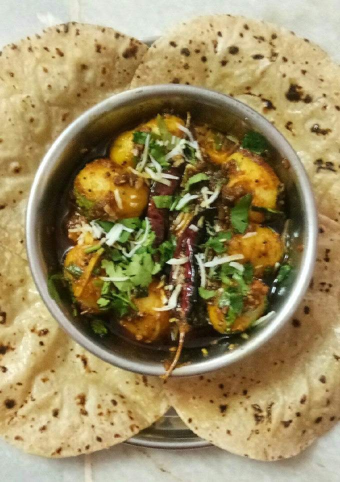 લસણિયા બટાકા નું શાક (Lasaniya Bataka Shak Recipe In Gujarati) રેસીપી મુખ્ય ફોટો