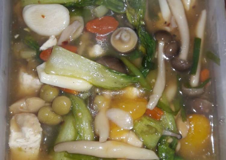 Cara Gampang Menyiapkan Baby Bok choy saus tiram 2 jamur with Goji Berry yang Enak