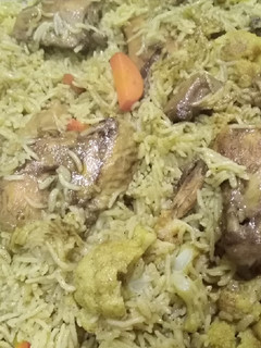 صورة لوصفة مقلوبة دجاج بالزهرة