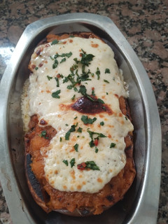 Una foto de Calabaza rellena con carne vegetal