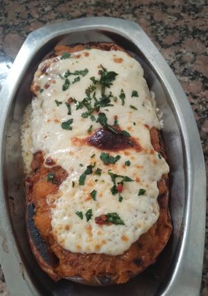 Una foto de Calabaza rellena con carne vegetal