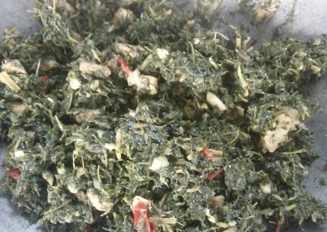 Tumis daun singkong tumbuk daging Babi
