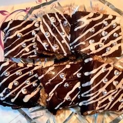 A picture of Peanut chocolate squares.