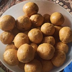 A picture of Besan Ke Ladoo.