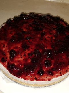Una foto de Cheesecake de black currant (grosellas negras)