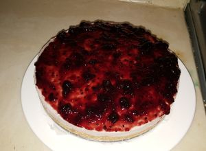 Una foto de Cheesecake de black currant (grosellas negras)