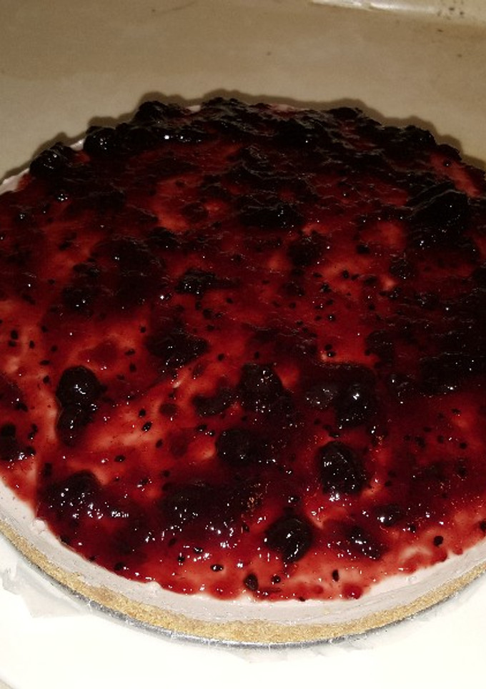 Una foto de Cheesecake de black currant (grosellas negras)