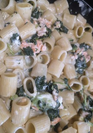 A picture of Creamy Mezze Maniche with Smoked Salmon and Broccoli Rabe.