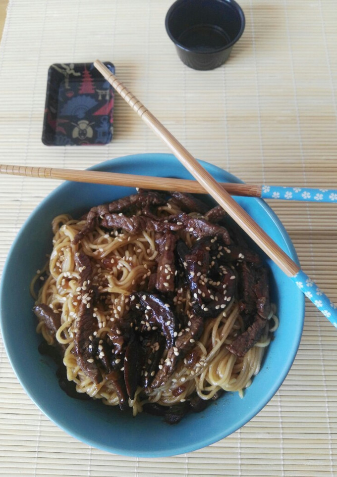 Una foto de Noddles con ternera y setas (Blade Runner)