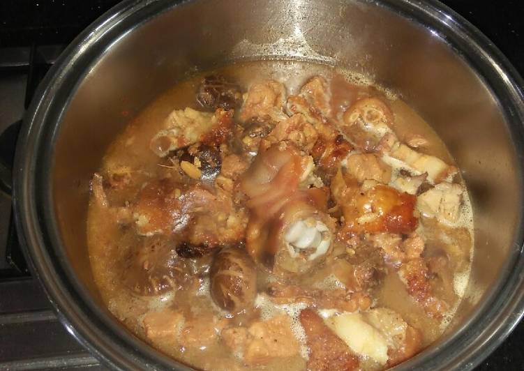 Babi jamur kecap