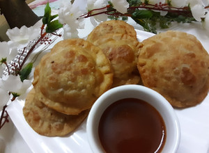 A picture of Sweet potato ravioli samosa.