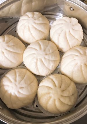 Hình của món Bánh bao nhân thịt trứng.