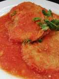 Tortitas de papa en salsa de tomate rojo