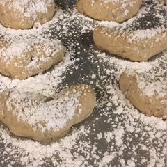 A picture of Kipfel cookies.