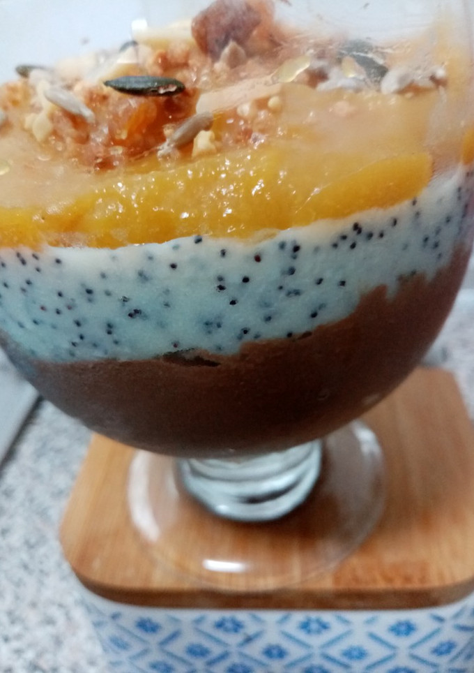 Una foto de Natillas de chocolate, natillas con semillas de amapola
