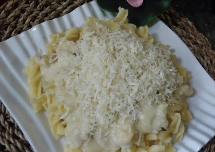 Fusilli ayam saus putih