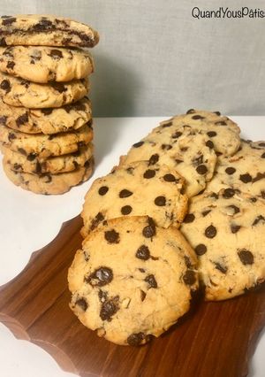 Une photo de Cookies aux pépites de chocolat, amandes concassées et fourrés au Nutella🍫❤️