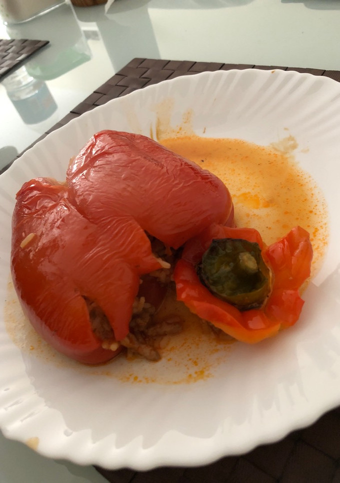 Una foto de Pimientos rellenos de arroz y carne picada