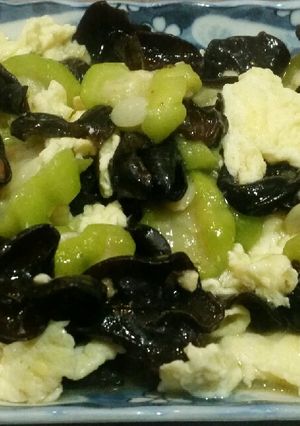 Foto resep Tumis oyong dgn black fungus dan telur