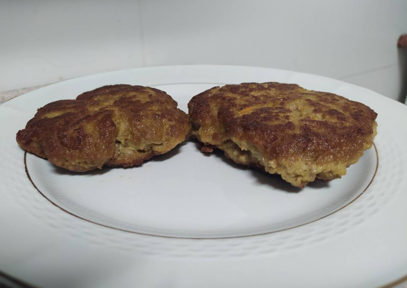 Hamburguesa de carne, brócoli y zanahoria