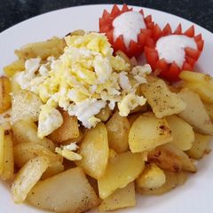 A picture of Bratkartoffeln / Pan-fried potatoes.