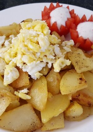 A picture of Bratkartoffeln / Pan-fried potatoes.
