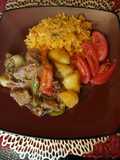 Estofado de res y arroz con vegetales