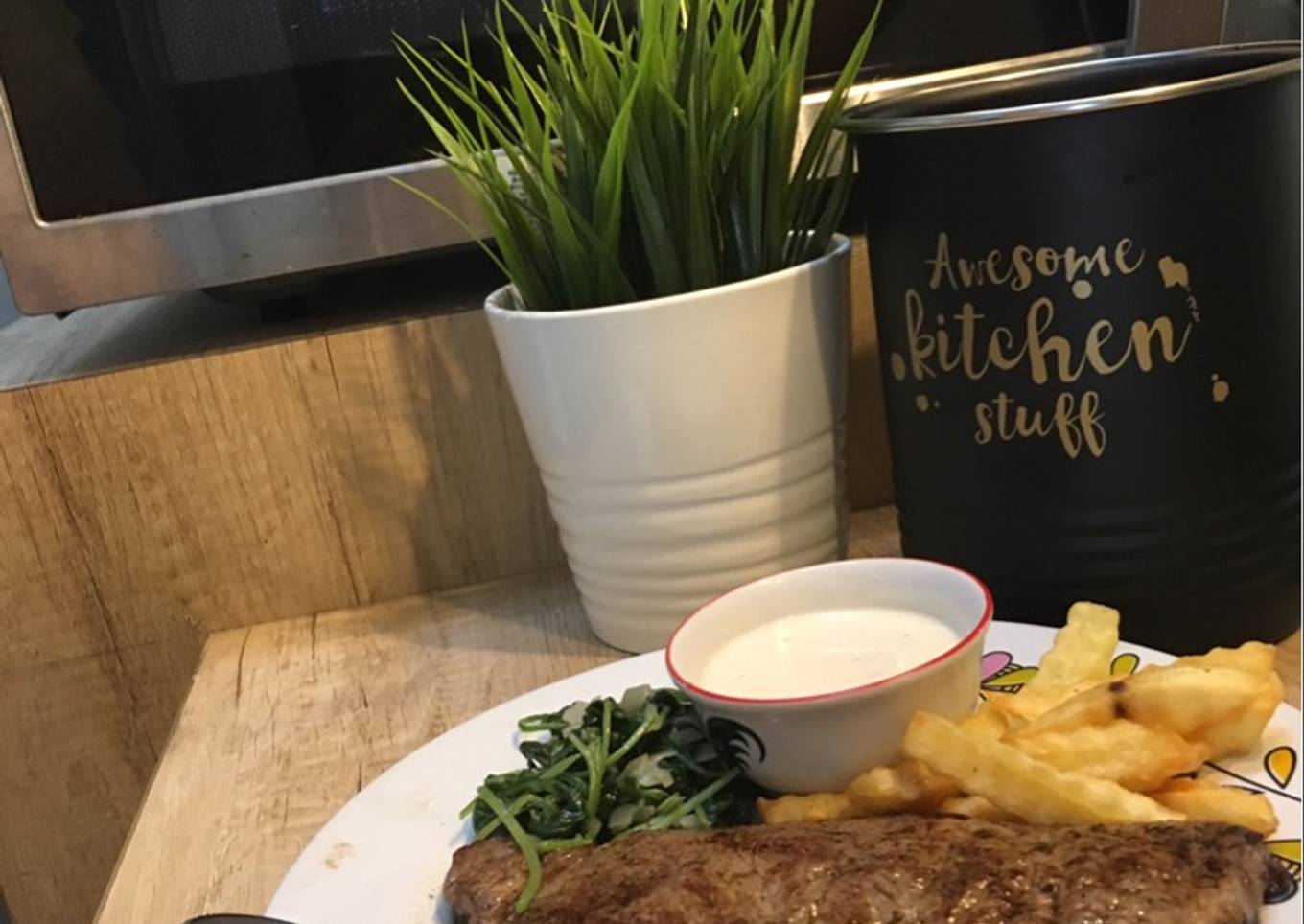 Wagyu steak with spinach and mushroom sauce