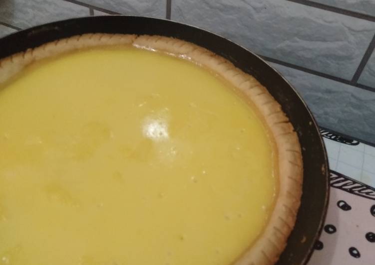 Bagaimana Menyiapkan Pie susu teflon yang Menggugah Selera