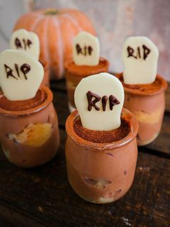Una foto de Tumbas de tiramisú de Nutella 🪦