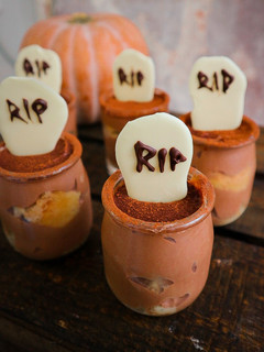 Una foto de Tumbas de tiramisú de Nutella 🪦
