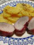 Pecetito de cerdo muy jugoso con papas picantes y salsa agridulce