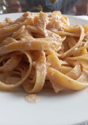 Una foto de Fideos en salsa de frutos secos