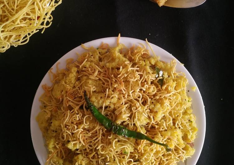 Steps to Prepare Favorite Sev khamani