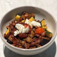 A picture of Mediterranean bean lunch bowl.