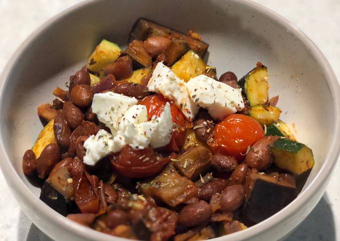Mediterranean bean lunch bowl