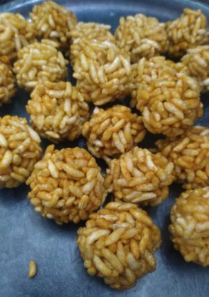 A picture of Murmura laddu.