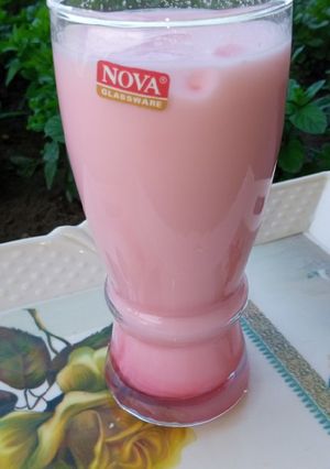 A picture of Rooh afza Milkshake.