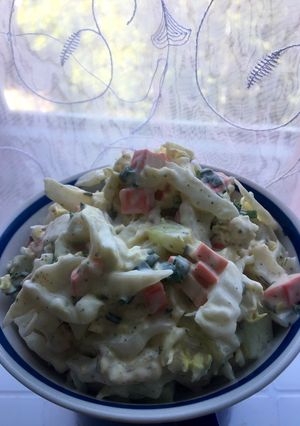 Фото Салат з крабовими паличками та капустою.