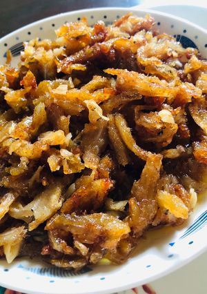 Hình của món Cá cơm rim mặn ngọt.